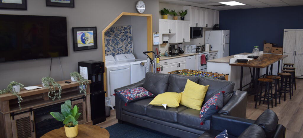 Room with sofas, kitchen, laundry